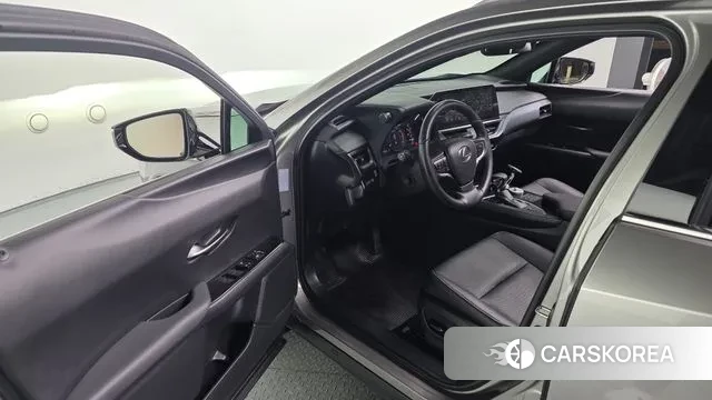 Lexus UX250h 2023 Серебристо-серый из Кореи, фото 2