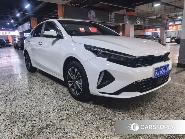 Kia K3 2023 Белый из Китая, фото 2