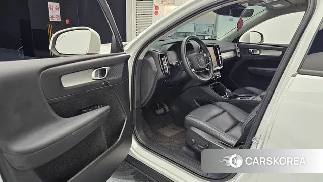 Volvo XC40 2021 Белый из Кореи, фото 2