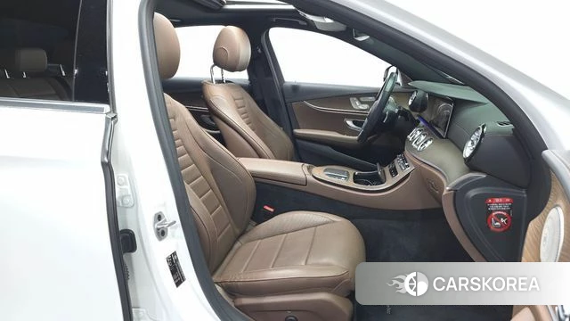 Mercedes-Benz E-Class W213 2021 Белый из Кореи, фото 2
