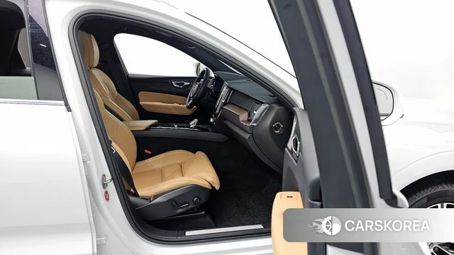Volvo XC60 second Generation 2022 Белый из Кореи, фото 2