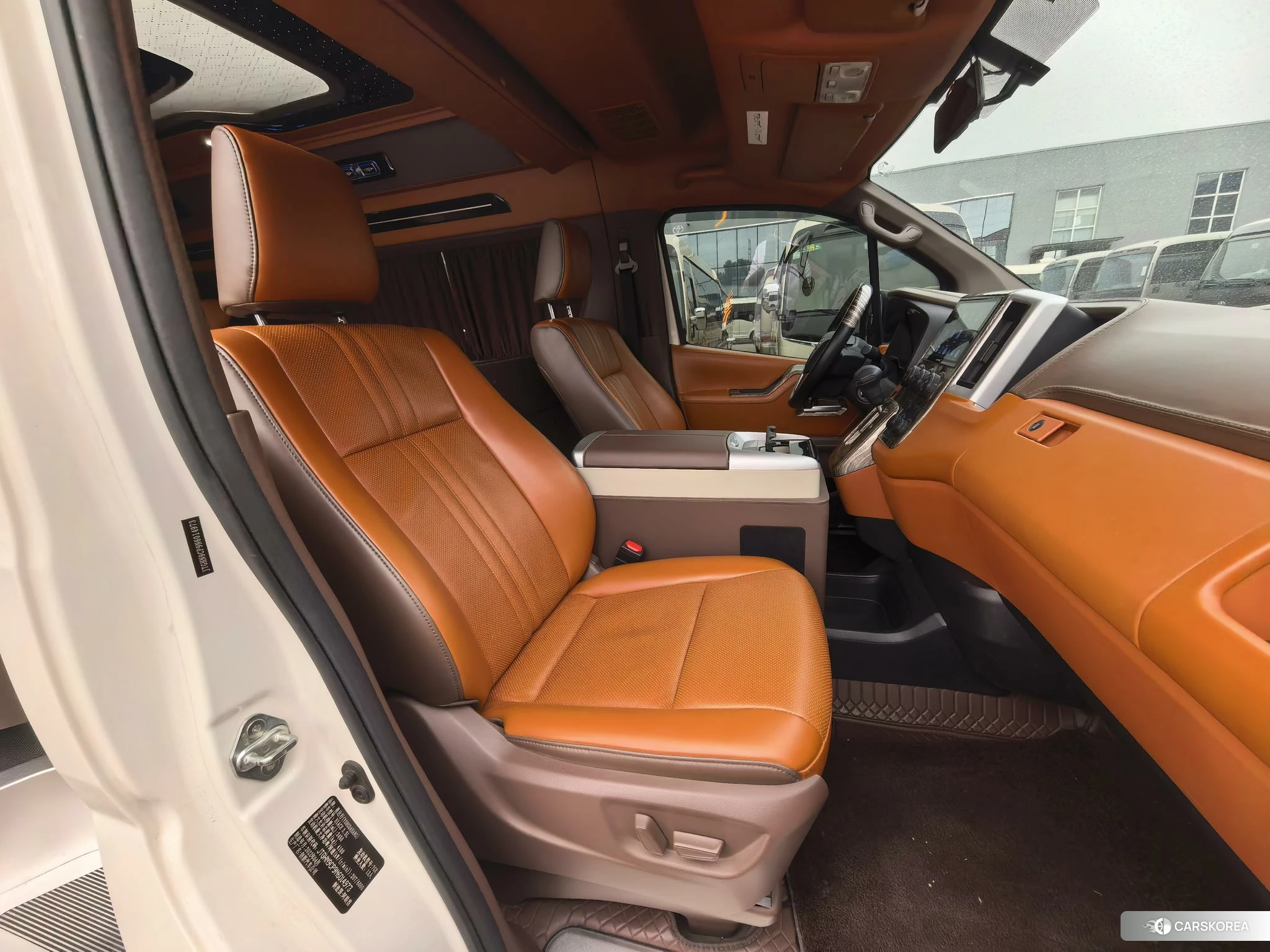 Toyota Hiace 2023 Белый из Китая, фото 2