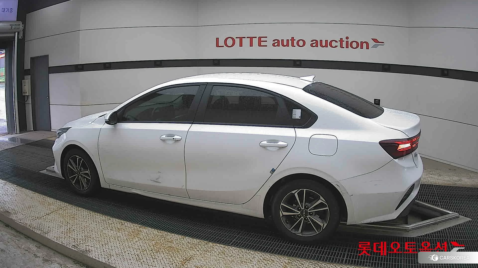 Kia K3 2022 Белый из Кореи, фото 2