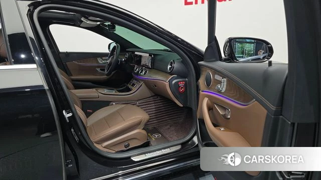 Mercedes-Benz E-Class W213 2021 Черный из Кореи, фото 2