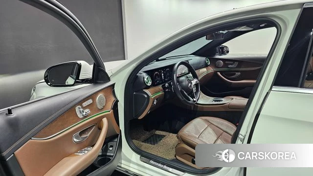 Mercedes-Benz E-Class W213 2020 Белый из Кореи, фото 2