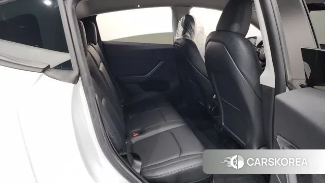 Tesla Model Y 2023 Белый из Кореи, фото 2