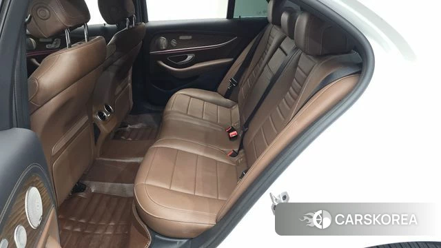 Mercedes-Benz E-Class W213 2023 Белый из Кореи, фото 2