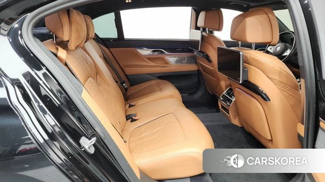 BMW 7 Series (G11) 2021 Черный из Кореи, фото 2