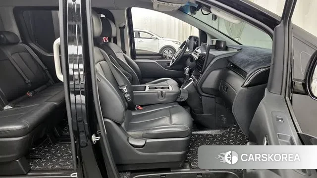 Hyundai Staria 2023 Черный из Кореи, фото 2