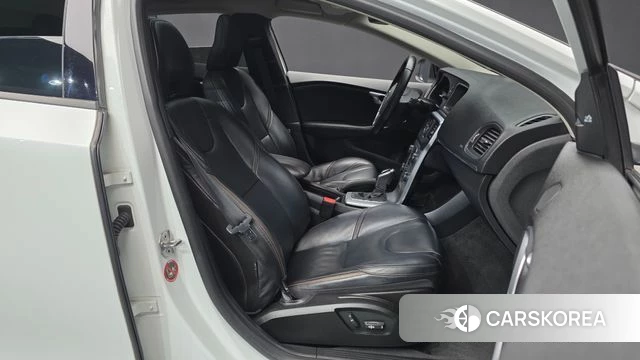 Volvo V40 Cross-Country 2018 Белый из Кореи, фото 2