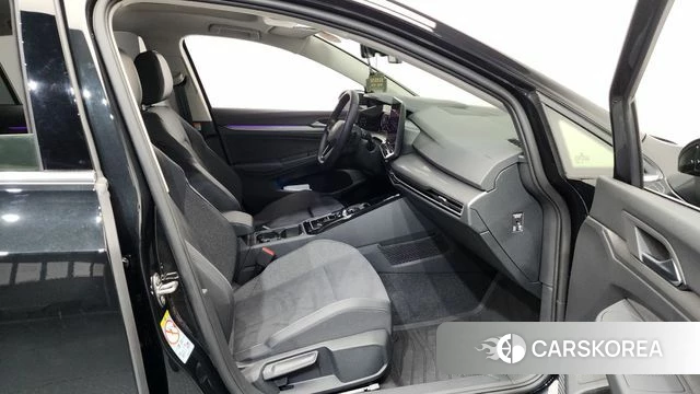 Volkswagen Golf 8th Generation 2026 Черный из Кореи, фото 2