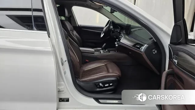 BMW 5 Series (G30) 2020 Белый из Кореи, фото 2