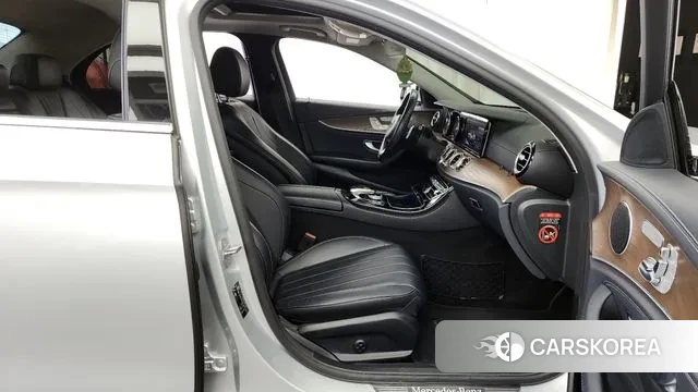 Mercedes-Benz E-Class W213 2018 Серебристо-серый из Кореи, фото 2