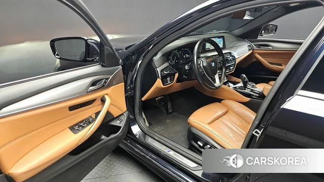 BMW 5 Series (G30) 2018 Черный из Кореи, фото 2