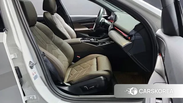 BMW 5 Series (G60) 2024 Белый из Кореи, фото 2