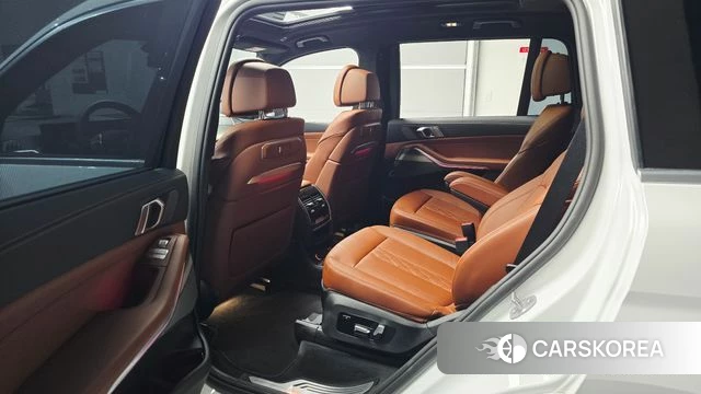 BMW X7 (G07) 2025 Белый из Кореи, фото 2