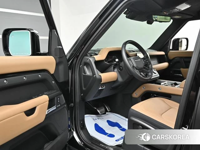 Land Rover Defender (L663) 2025 Черный из Кореи, фото 2
