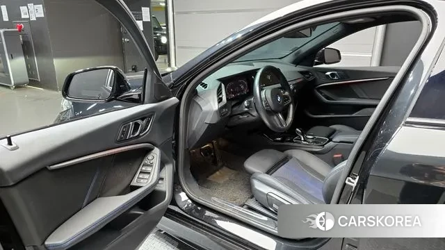 BMW 1 Series (F40) 2024 Черный из Кореи, фото 2