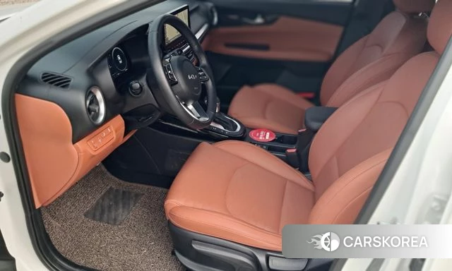 Kia The New K3 2nd generation 2023 Белый из Кореи, фото 2
