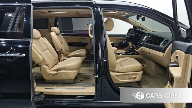 Kia The New Carnival 2018 Черный из Кореи, фото 2