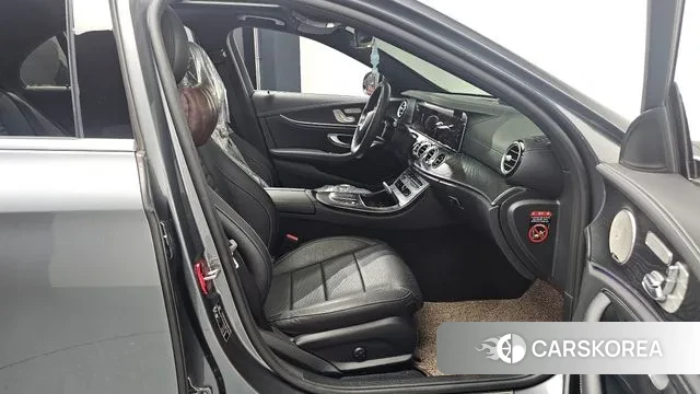 Mercedes-Benz E-Class W213 2022 Серый из Кореи, фото 2