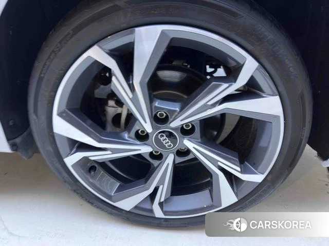 Audi A3 2024 Белый из Китая, фото 2
