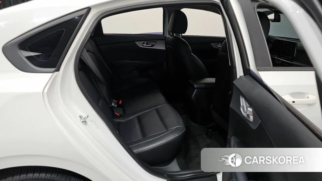 Kia The New K3 2nd generation 2022 Белый из Кореи, фото 2