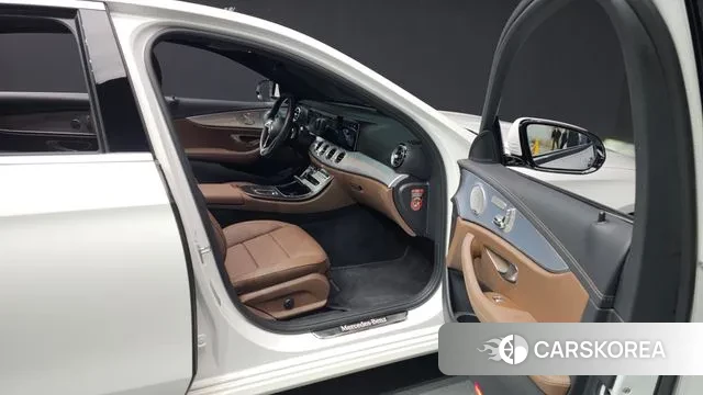 Mercedes-Benz E-Class W213 2021 Белый из Кореи, фото 2