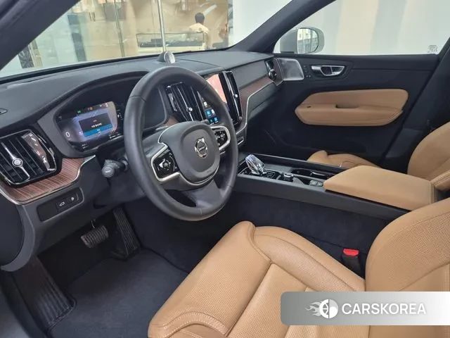 Volvo XC60 second Generation 2024 Белый из Кореи, фото 2