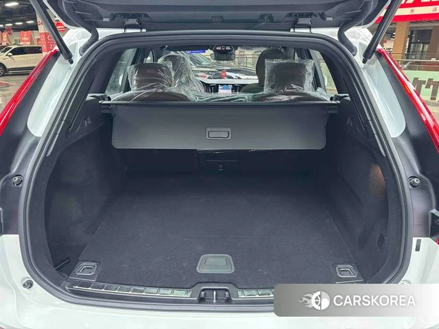 Volvo XC60 2025 Белый из Китая, фото 2