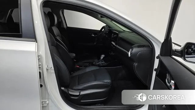 Kia The New K3 2nd generation 2024 Белый из Кореи, фото 2