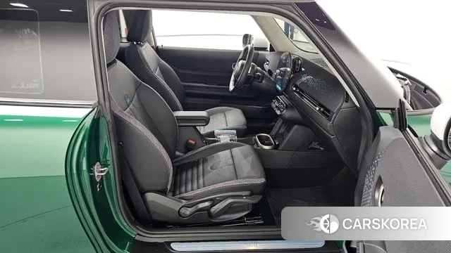 Mini Cooper C 4th generation 2025 Зеленый из Кореи, фото 2