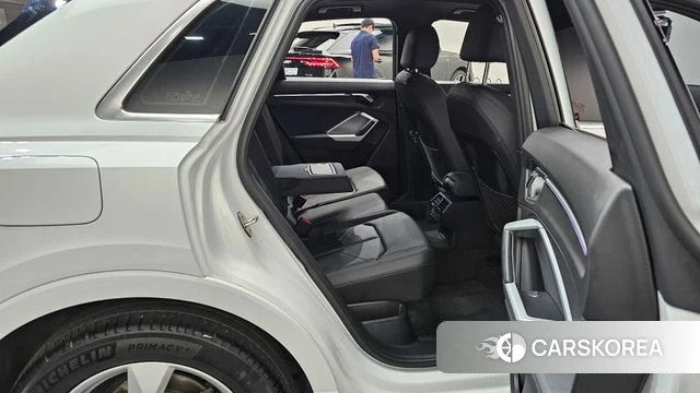 Audi Q3 (F3) 2020 Белый из Кореи, фото 2