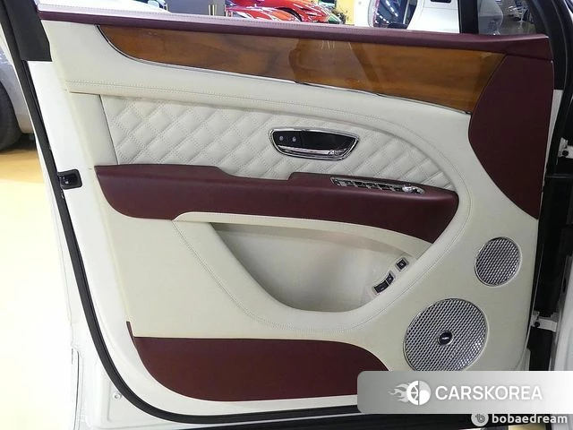 Bentley Bentayga 2022 Белый из Кореи, фото 2