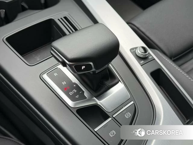 Audi A4L 2021 Темно-серый из Китая, фото 2