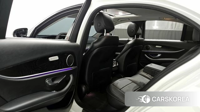 Mercedes-Benz E-Class W213 2018 Белый из Кореи, фото 2