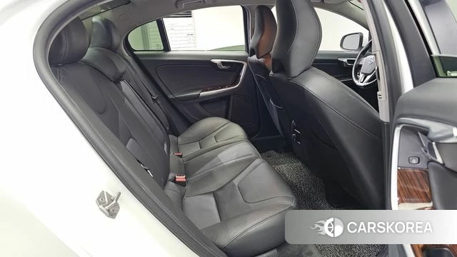 Volvo S60 2018 Белый из Кореи, фото 2
