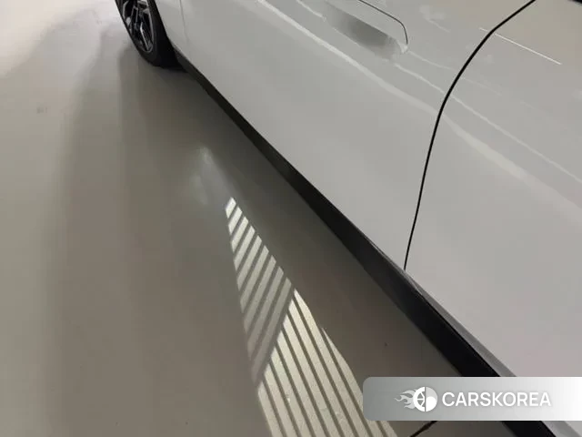 BMW i5 (G60) 2024 Белый из Кореи, фото 2