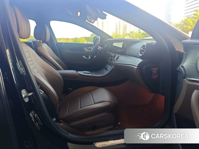 Mercedes-Benz E-class 2021 Черный из Китая, фото 2