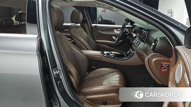 Mercedes-Benz E-Class W213 2018 Серый из Кореи, фото 2