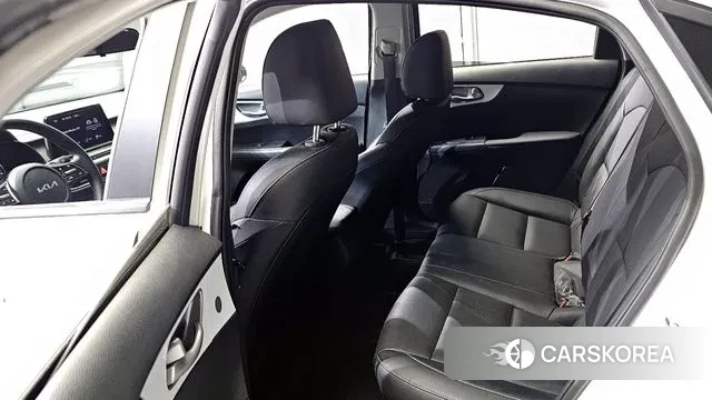 Kia The New K3 2nd generation 2024 Белый из Кореи, фото 2