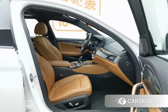BMW 5 series 2019 Темно-серый из Китая, фото 2