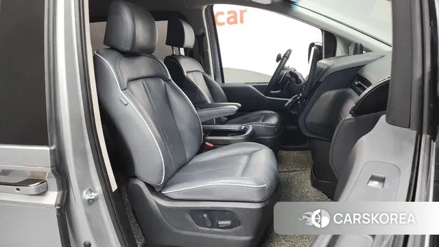 Hyundai Staria 2021 Серебристо-серый из Кореи, фото 2