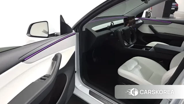 Tesla Model Y 2025 Белый из Кореи, фото 2