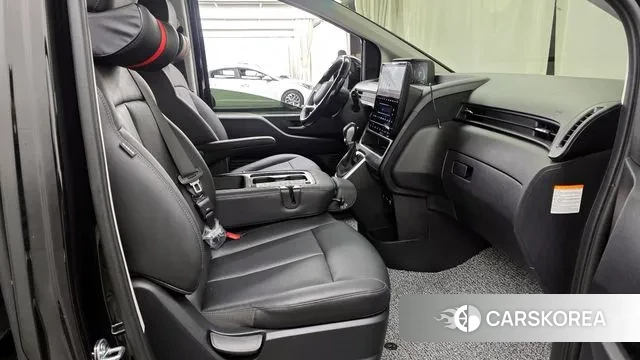 Hyundai Staria 2025 Черный из Кореи, фото 2