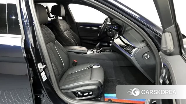 BMW 5 Series (G30) 2023 Черный из Кореи, фото 2