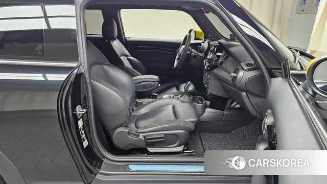 Mini Cooper Electric 2022 Черный из Кореи, фото 2