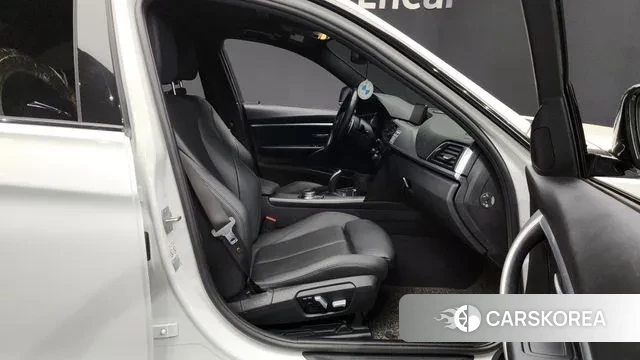 BMW 3 Series (F30) 2018 Белый из Кореи, фото 2