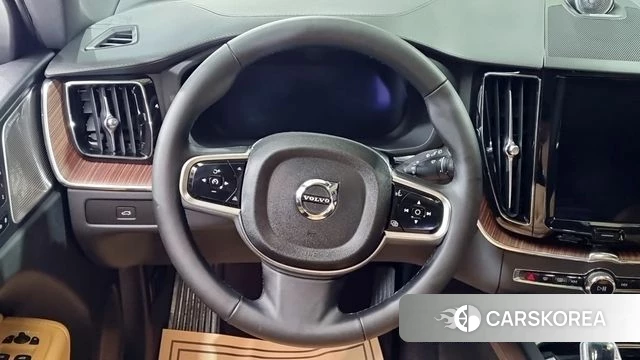 Volvo XC60 second Generation 2024 Белый из Кореи, фото 2
