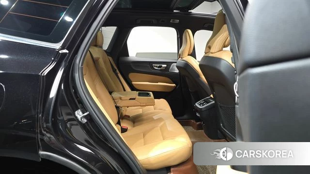 Volvo XC60 second Generation 2018 Черный из Кореи, фото 2